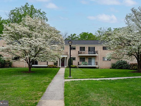 2nd image of 10637 Montrose Ave APT 101