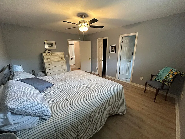 1213 Bayside Cir W — Photo 9