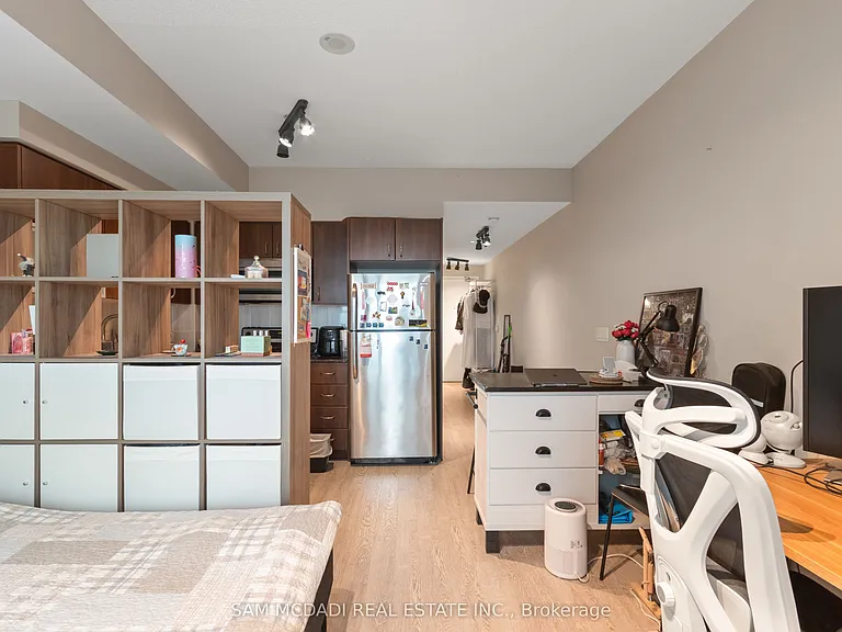 150 E Liberty St #1208 — Photo 10