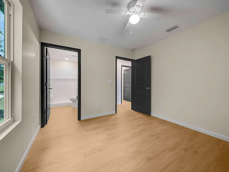 122 N East Ave #C — Photo 16