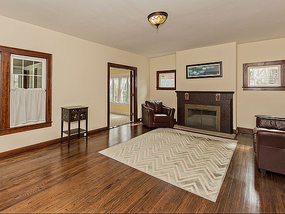4th image of 2512 Euclid Heights Blvd
