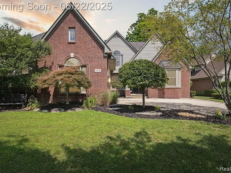 18145 Shoreline Ct — Photo 1