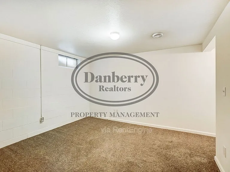 347 Darrow Ave — Photo 32
