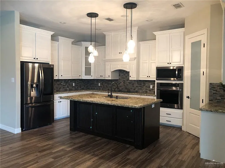 3613 Cornell Ave — Photo 6