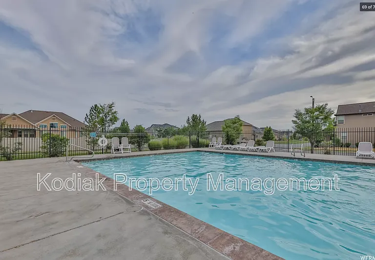 1463 S Kentucky Derby Way — Photo 32