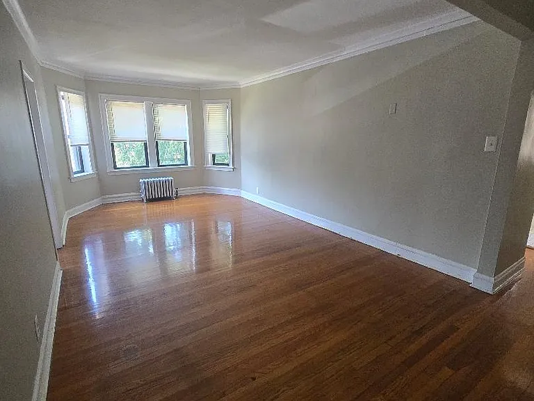 6217 N Artesian Ave #2W — Photo 2