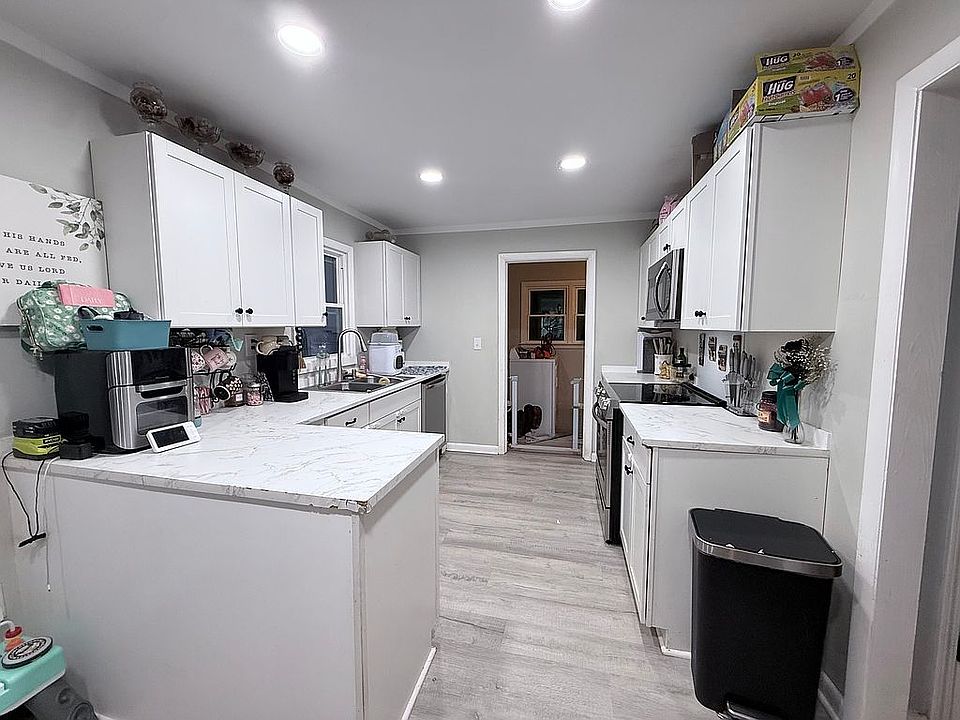 1st image of 305 Poplar St