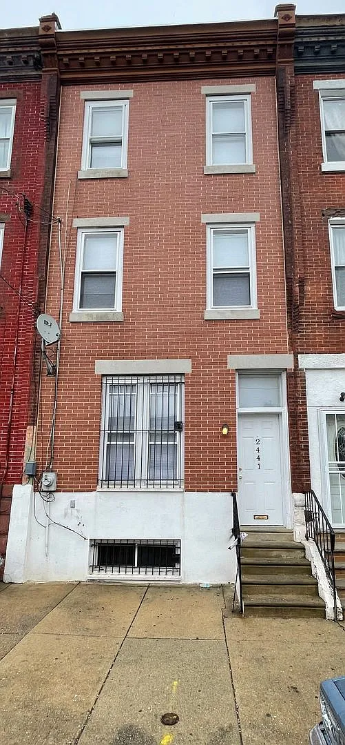 Four Bedroom House For Rent — Photo 1