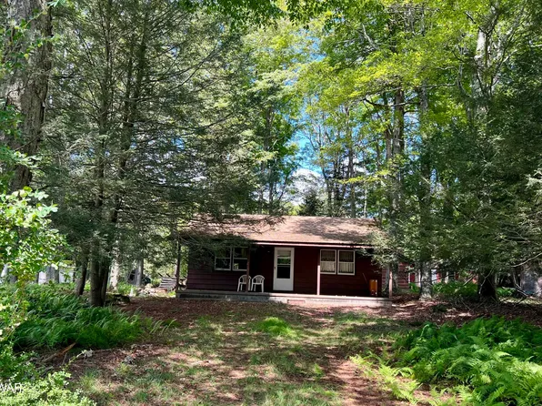 111 Meadow Ln, Greentown, PA 18426