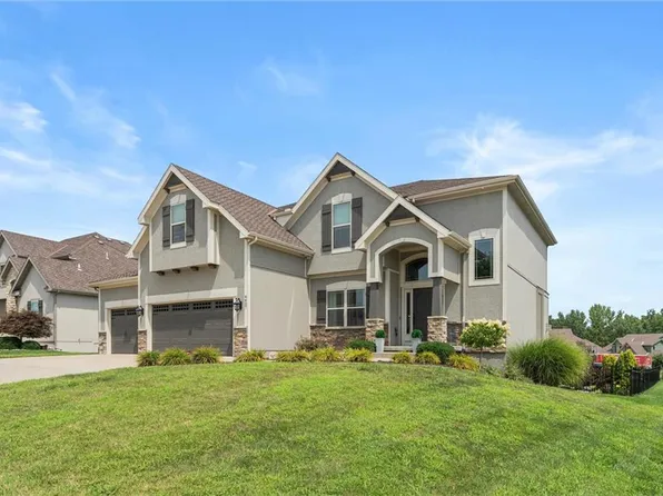 4427 NW Sienna Rdg, Riverside, MO 64150