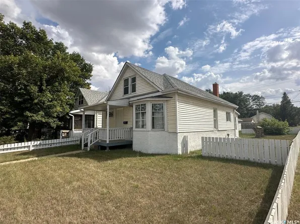 777 Coteau STREET W, Moose Jaw, SK S6H 5E7