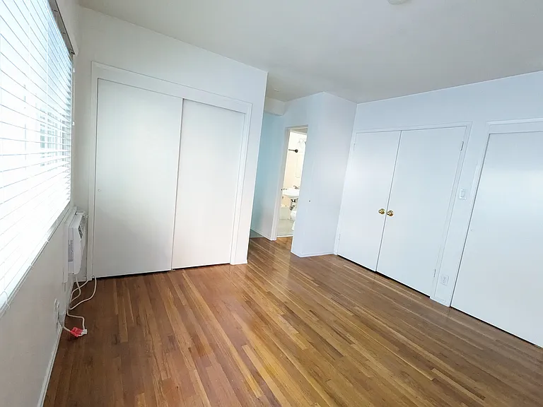 1320 N Hollywood Way #B — Photo 3