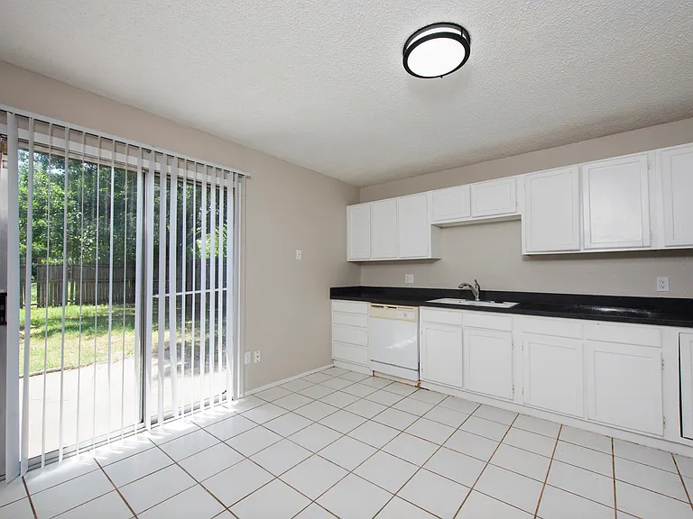 1208 Northcliff Ave — Photo 5