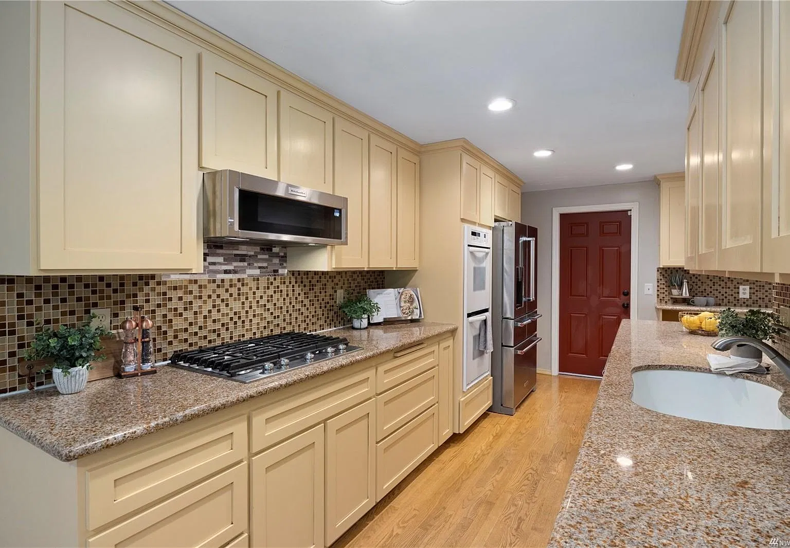 3 bed, 2.5 bath, 2028 sqft, $2,995 — Photo 4