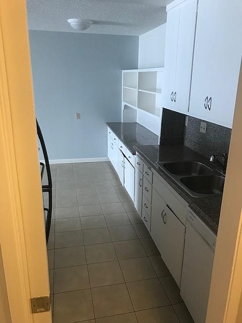 2nd image of 220 Athol Ave APT 202