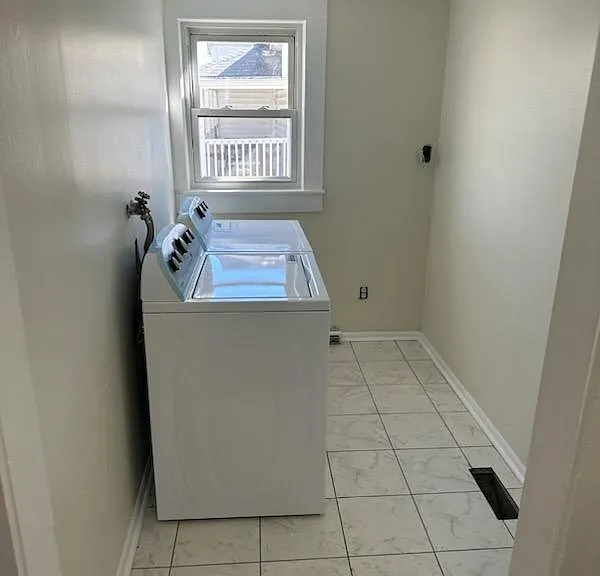 947 Hill St — Photo 15