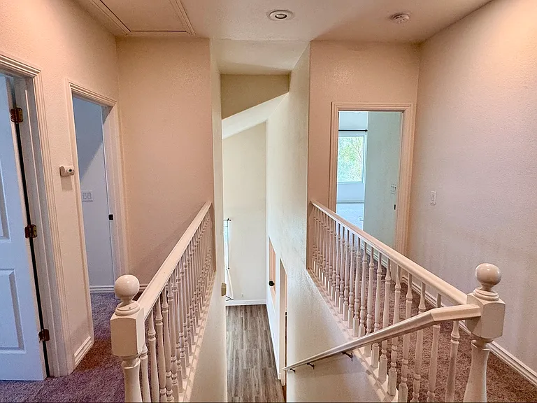 1529 Tillman Falls Ave — Photo 7