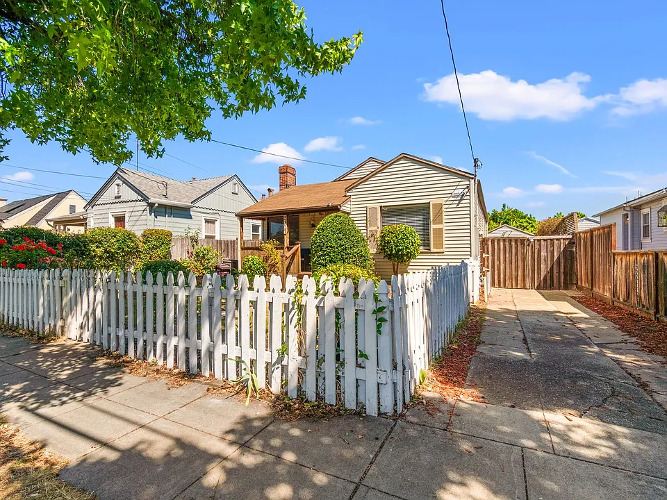 2307 109th Ave