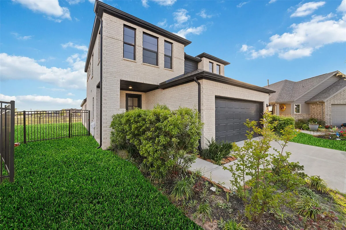 Building Photo - 720 Lake Lacosta Dr
