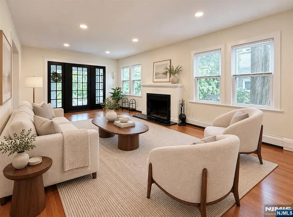 5 bed, 5.0 bath, $7,500 — Photo 2