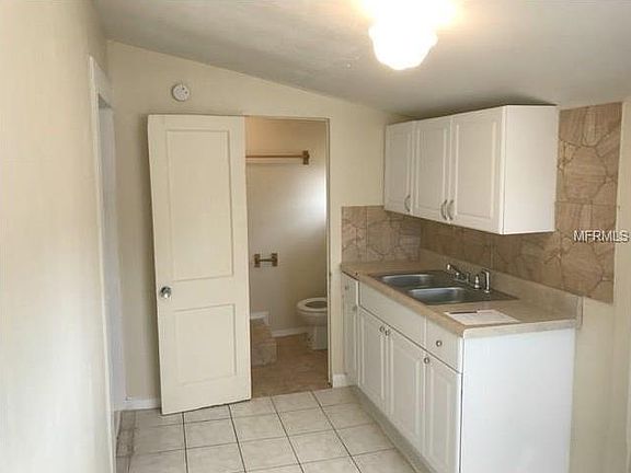 4th image of 4808 Ingraham St