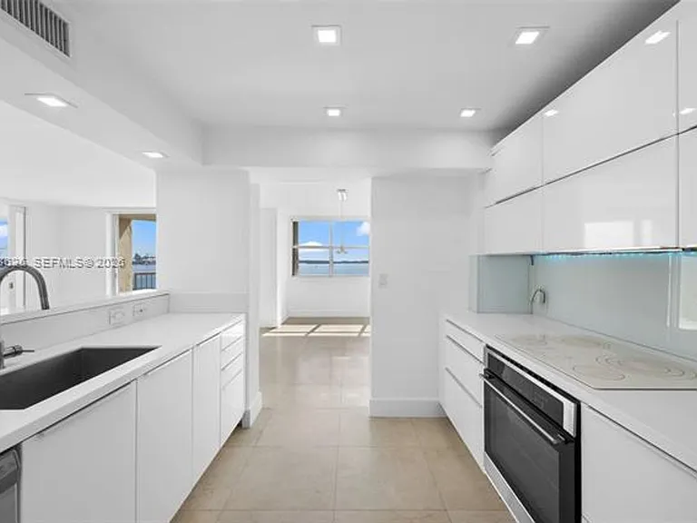 1420 Brickell Bay Dr #CU-1001A — Photo 17