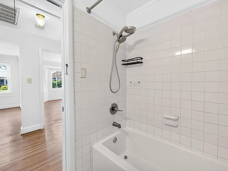 2113 Scott Ave — Photo 6