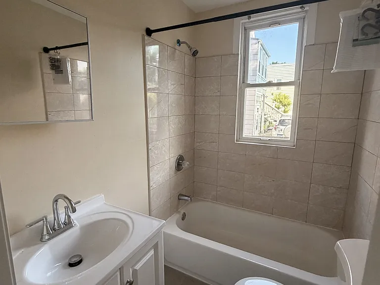 373-375 Blatchley Ave #1A — Photo 5