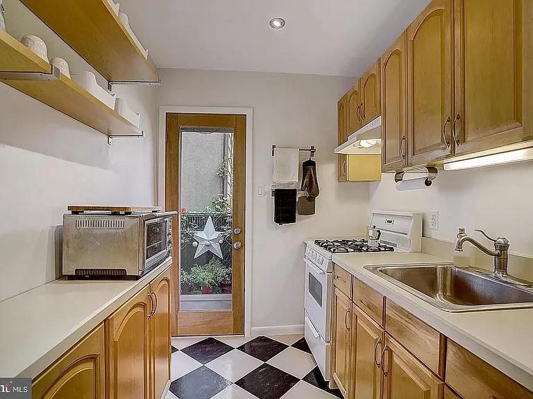 2735 Reno St — Photo 7