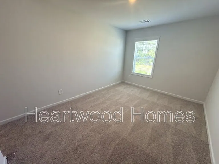 121 Bartlett Dr — Photo 24