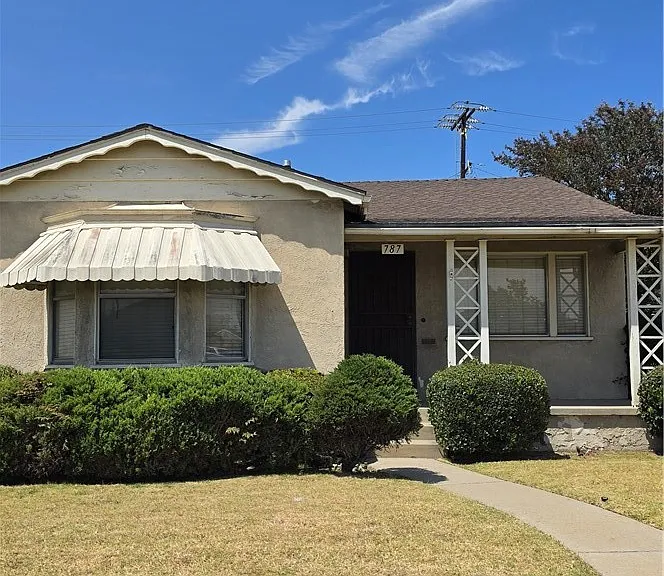 787 W Markland Dr — Photo 1