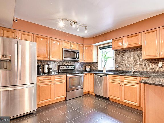 3rd image of 9685 Mason Bluff Ct