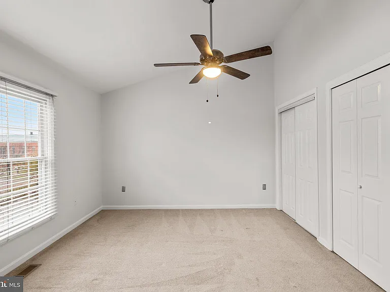 1120 S Kenwood Ave — Photo 17