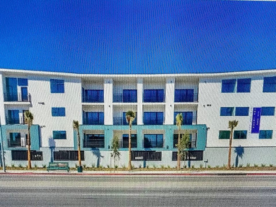 1st image of 7223 Tyrone Ave #304