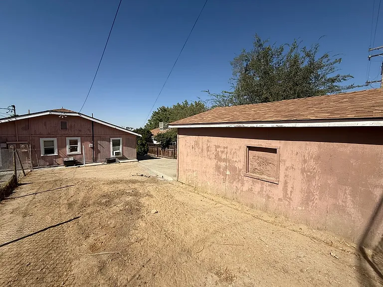 621 Philippine St — Photo 14