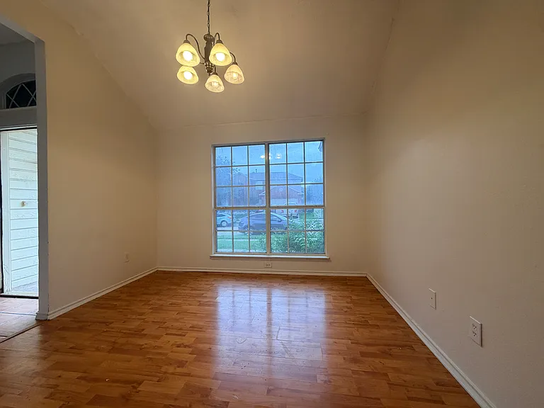 1023 Bonanza Dr — Photo 6