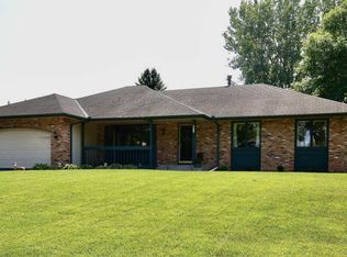 14525 Village Woods Dr, Eden Prairie, MN 55347