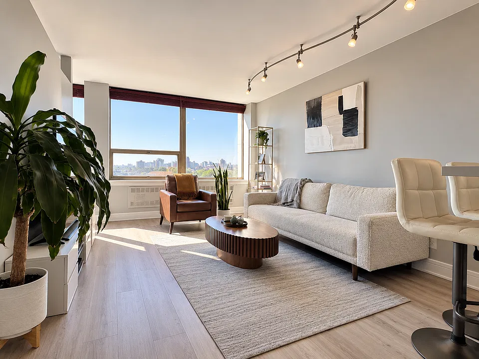 1455 N Sandburg Ter #1405