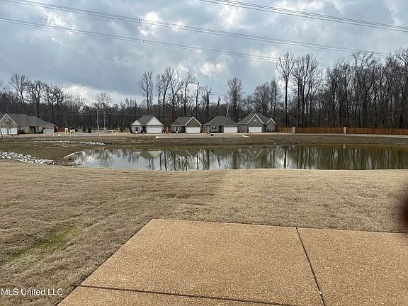 3rd image of 327 Flower Garden Dr