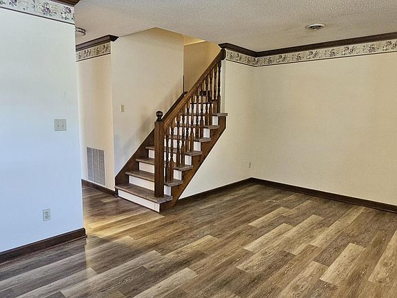 4th image of 102 Hampshire Cir