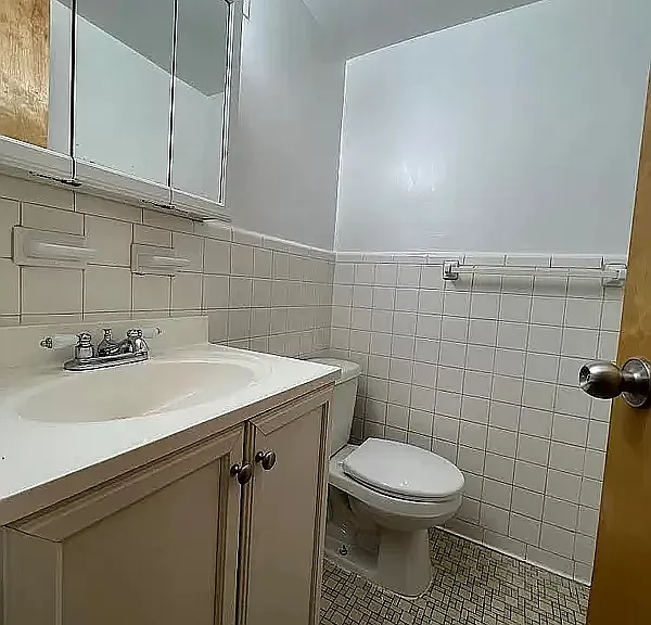131 E 17th St #15 — Photo 5