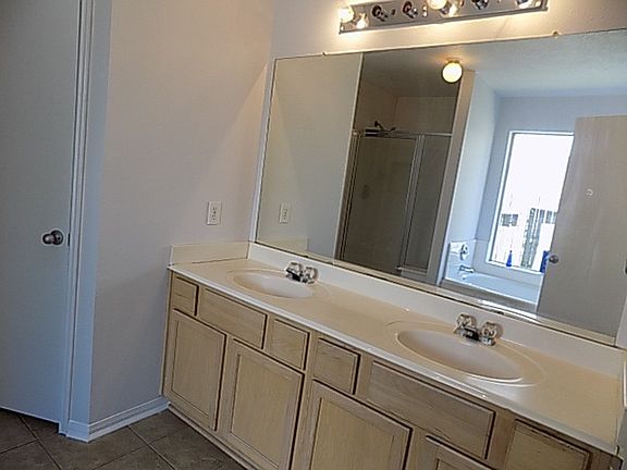 Dual sinks in master bath