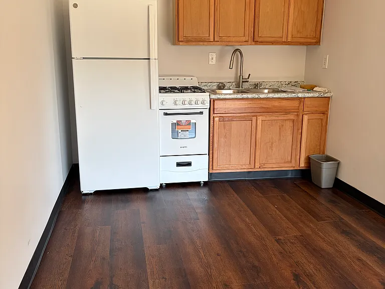 1534 Sutton Ave — Photo 2