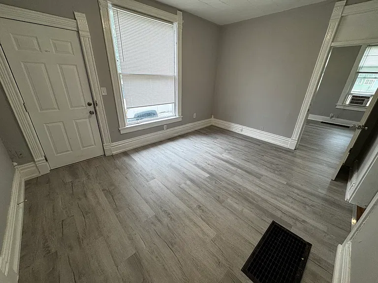 826 Columbia Ave #4 — Photo 2