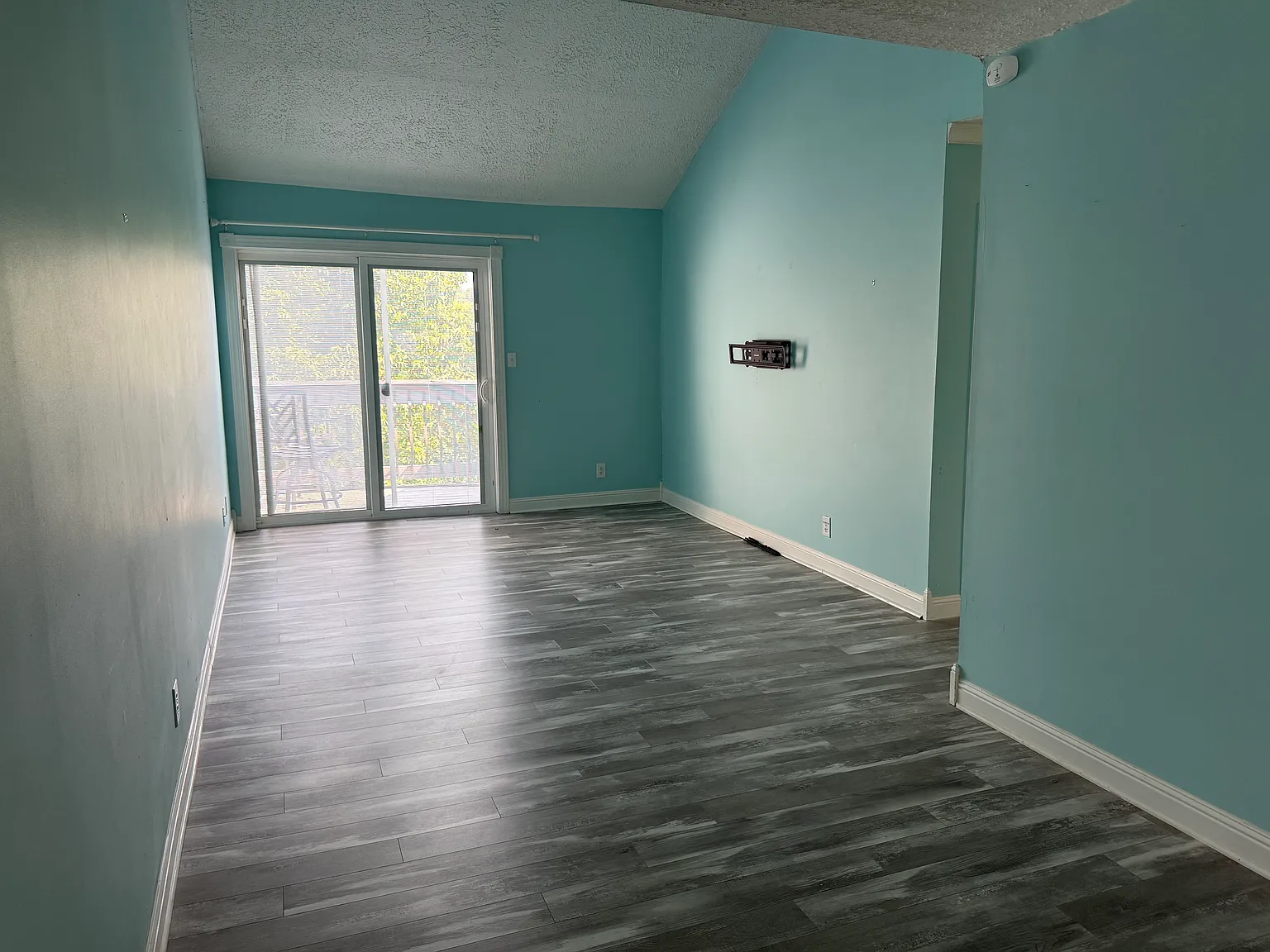 2 bed, 1.5 bath, 851 sqft, $1,300 — Photo 4