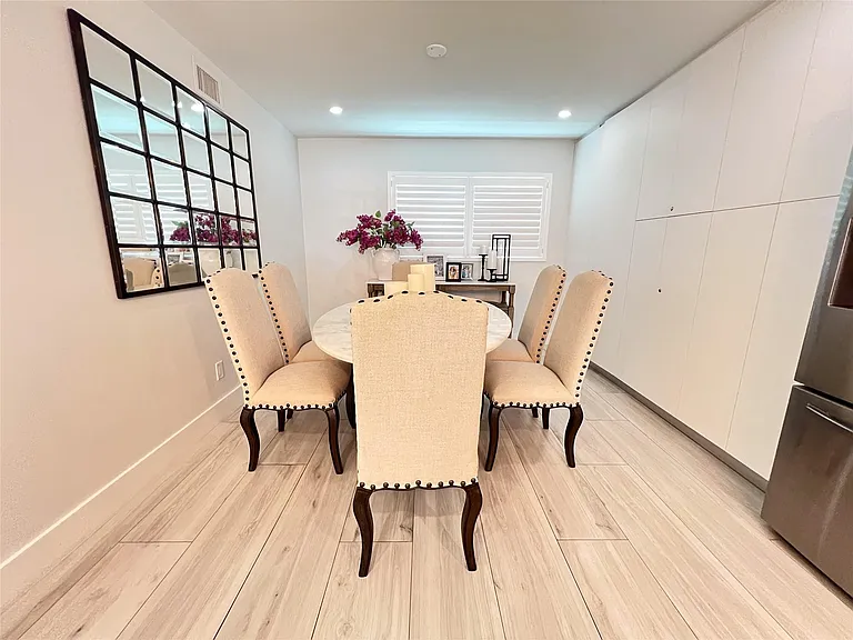 2115 NE 37th Dr #121 — Photo 8