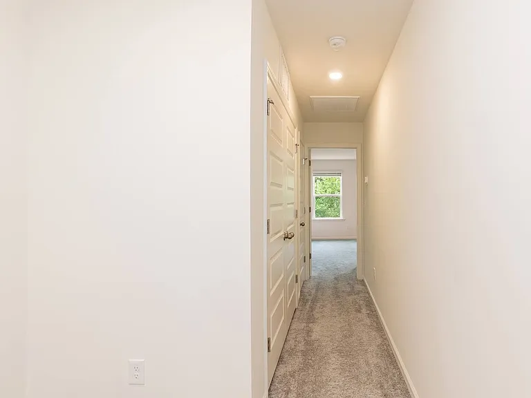518 Eastwood St — Photo 18