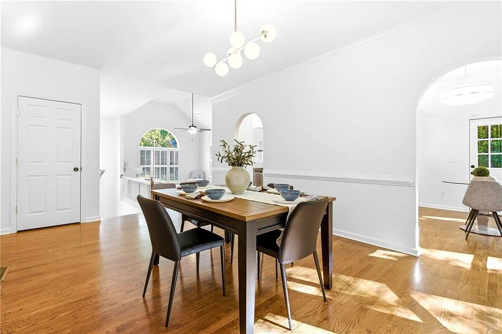 5 bed, 3.0 bath, 3222 sqft, $3,500 — Photo 4