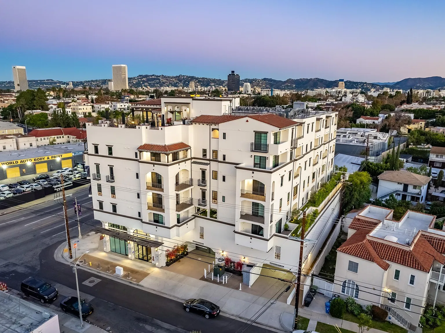 RBM LaBrea 12 Apartments — Photo 3