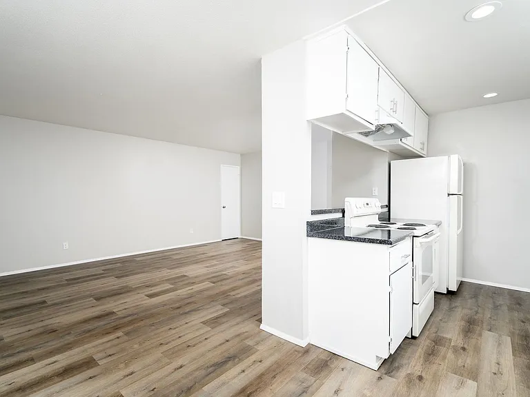 Shadow Glen Apartments IMMEDIATE MOVE INS — Photo 13